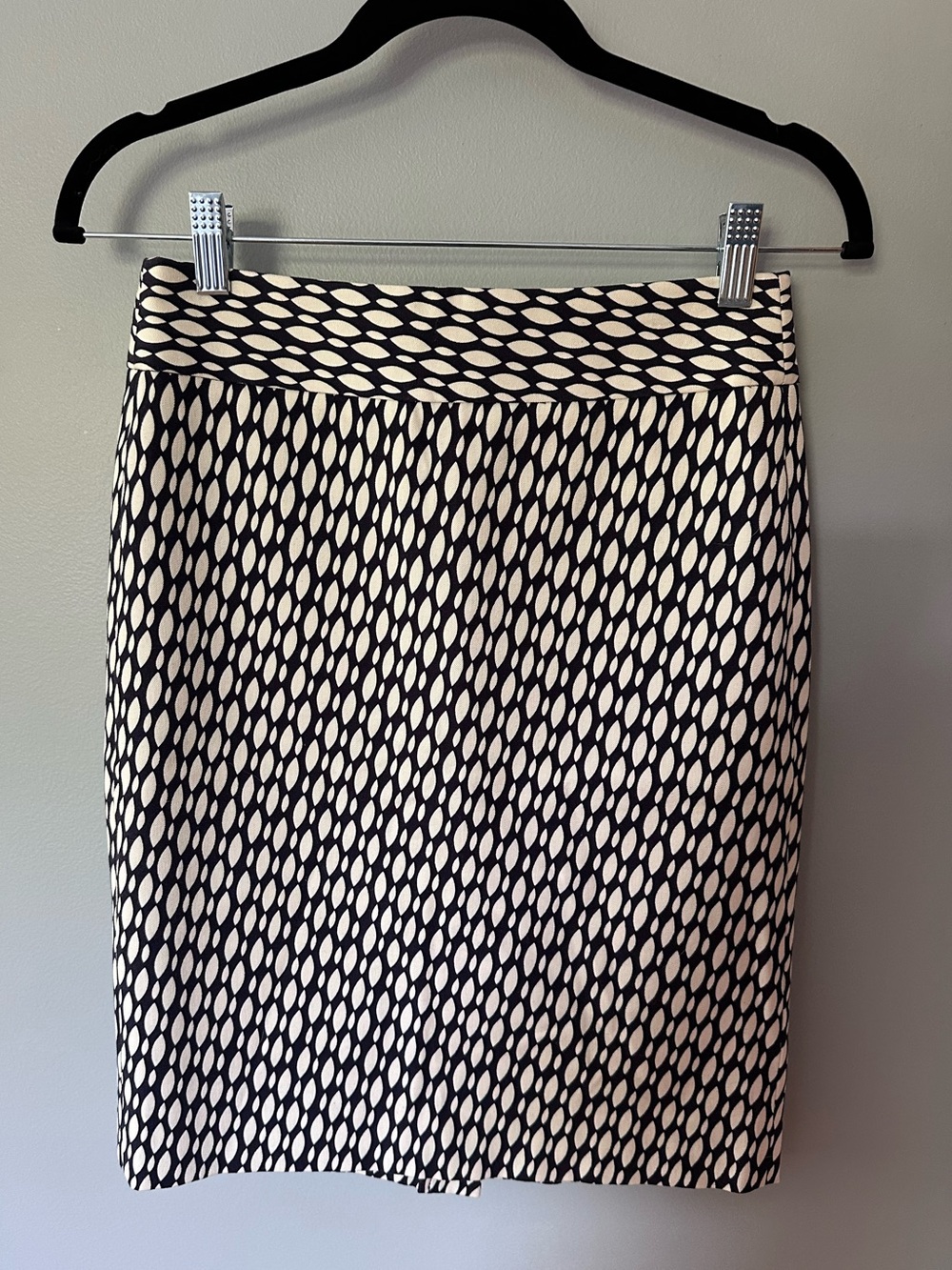 Banana Republic Navy and Cream pencil skirt, size 0P